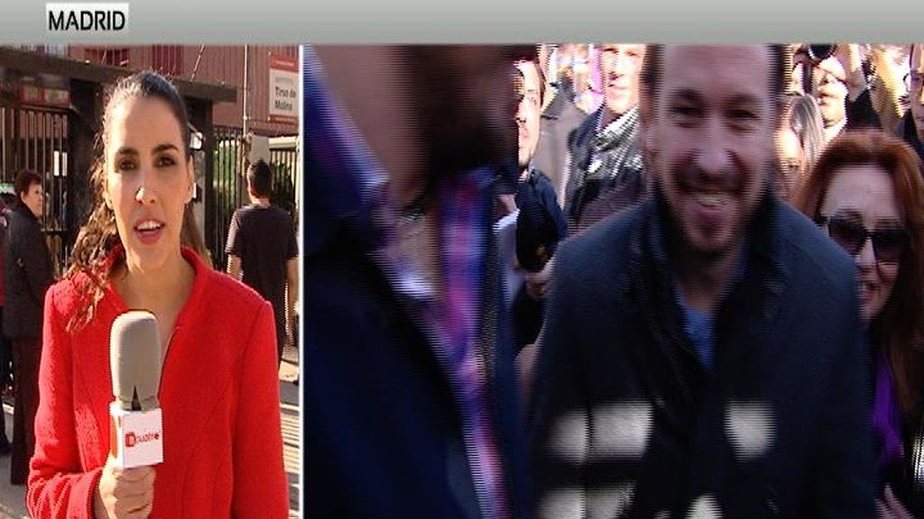 Pablo Iglesias vota en Vallecas