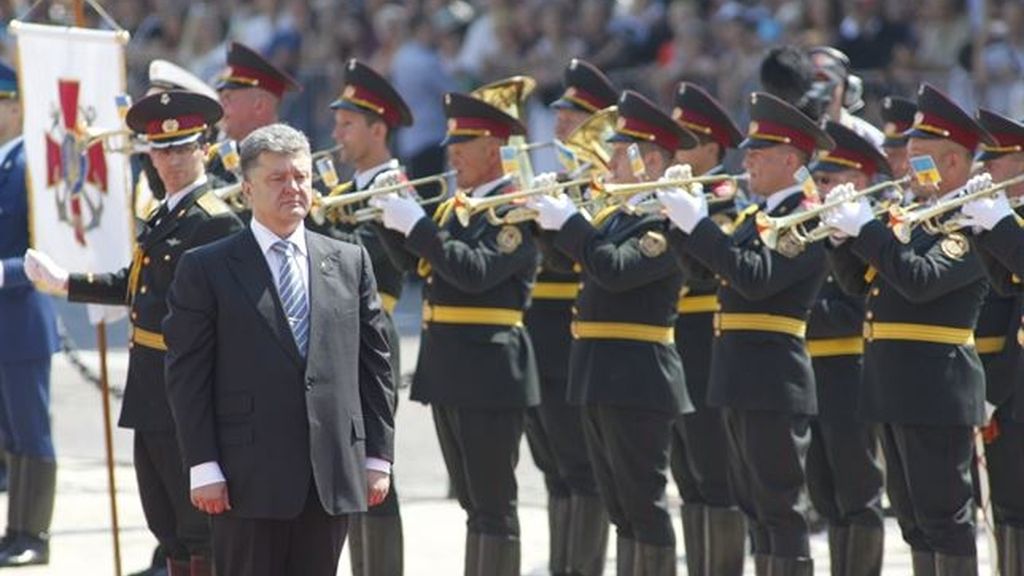 Petro Poroshenko toma posesión de su cargo deseando la vuelta a la paz