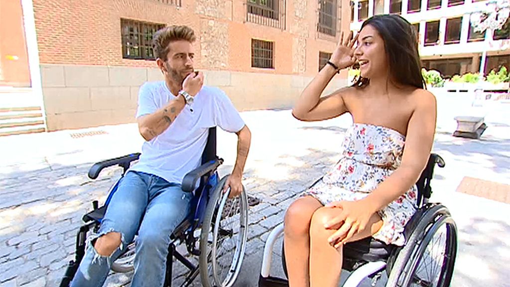 Pelayo se mete en la piel de Patricia: cómo es el día a día en una silla de ruedas