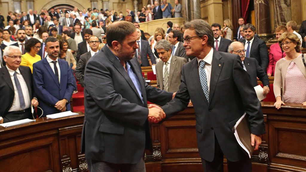 El Parlamento de Cataluña aprueba por mayoría la ley de consultas