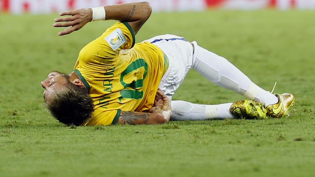 Neymar, fuera del Mundial por una rotura de vértebra tras el rodillazo de Zuñiga