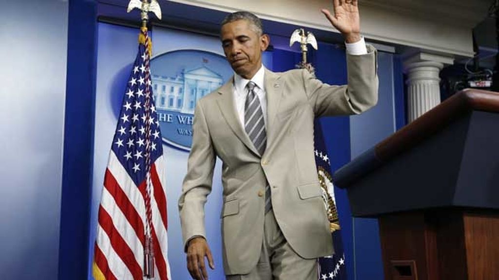 El traje de Obama durante una rueda de prensa incendia las redes sociales