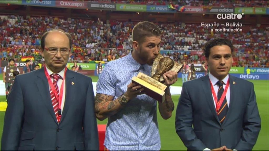 Sergio Ramos vuelve a casa: el Sánchez Pizjuán homenajea a su hijo pródigo