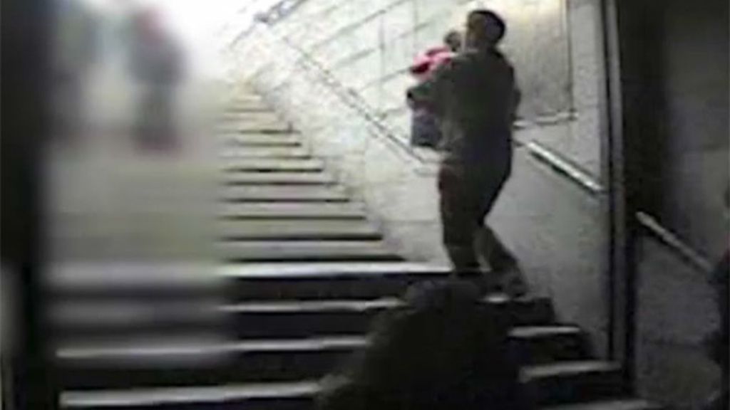 Secuestra a una niña de 18 meses en el metro de Madrid