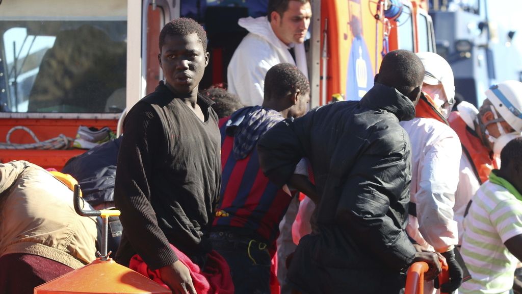 Rescatados 28 inmigrantes en una patera en Almería