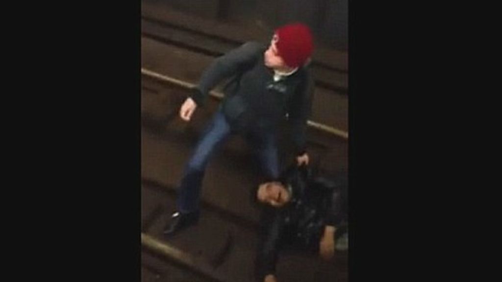 Un hombre sobrevive tras pasarle por encima un metro de Nueva York