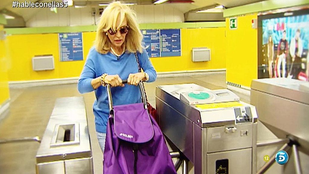 Lo nunca visto de Carmen Lomana: coge el metro y hace la compra en Carabanchel