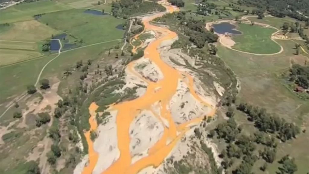 El río Colorado se vuelve amarillo