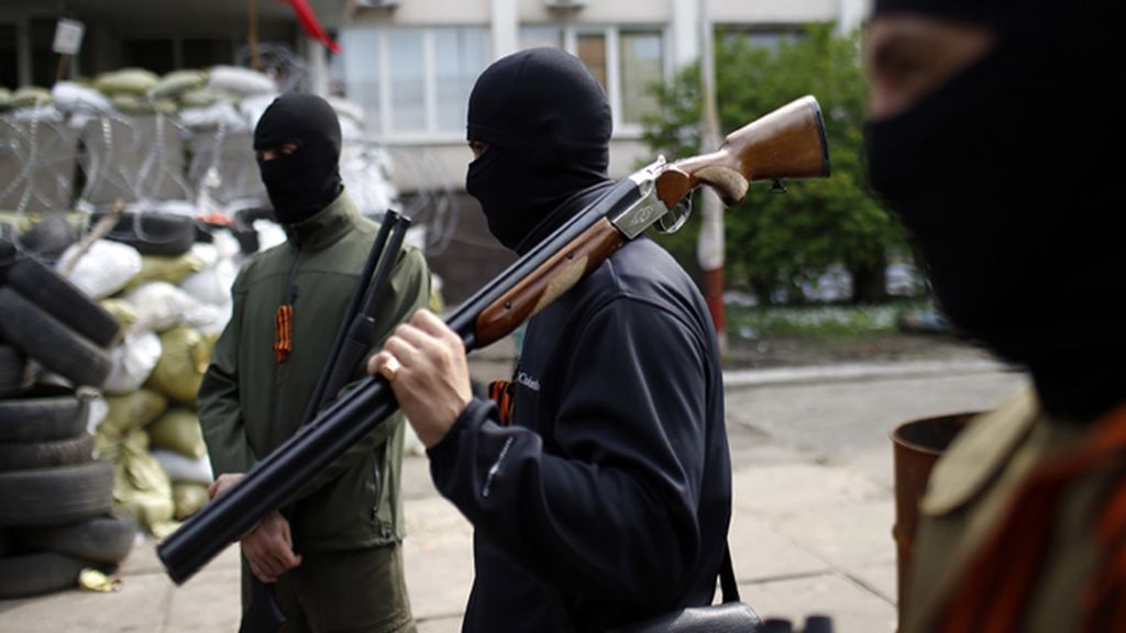 Rebeldes prorrusos y partidarios de Kiev continúan con la violencia