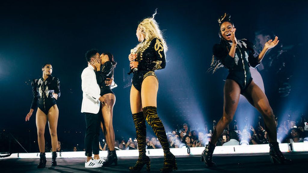 Beyoncé interrumpe su concierto para que le pidan matrimonio a una de sus bailarinas