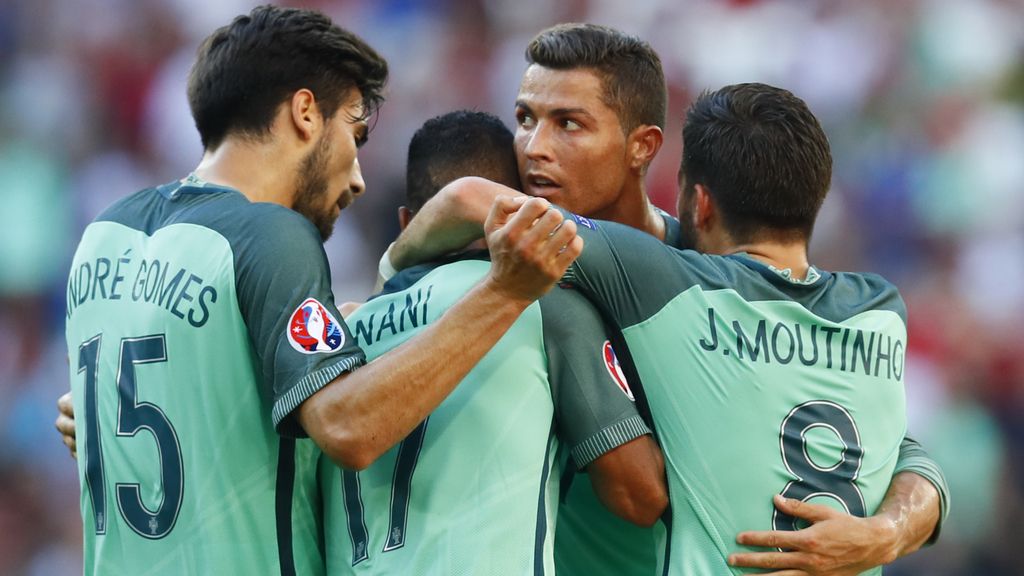 Cristiano despierta a tiempo y clasifica a Portugal con dos golazos y asistencia (3-3)