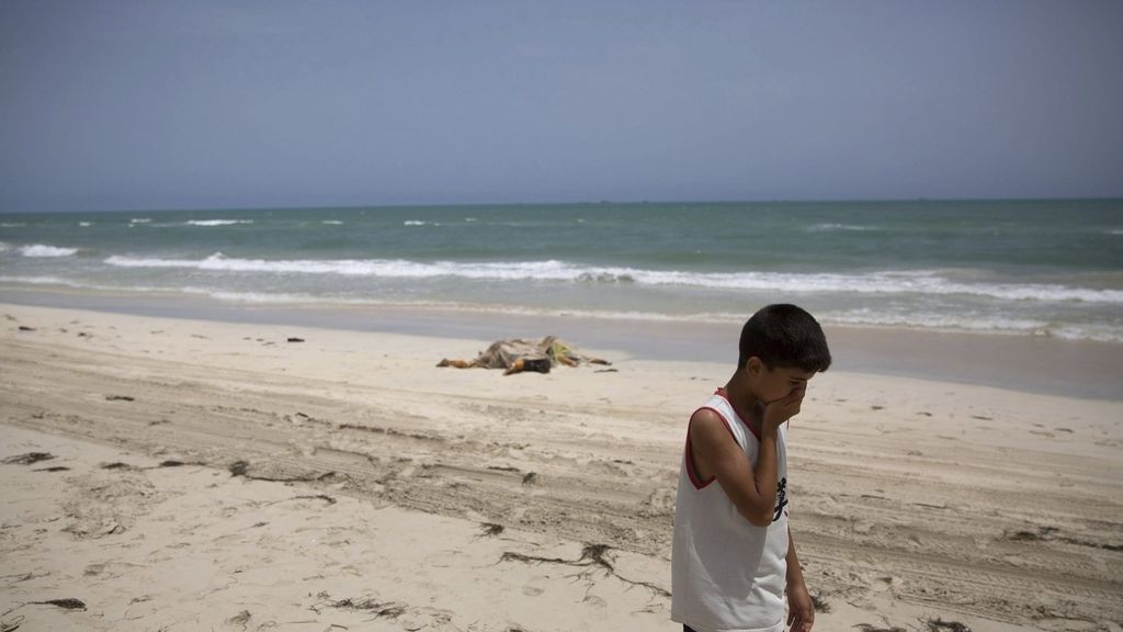 Un centenar de cadáveres llega a las playas de Libia