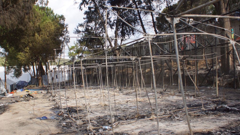 Un incendio en Lesbos arrasa el 60% del campo de refugiados