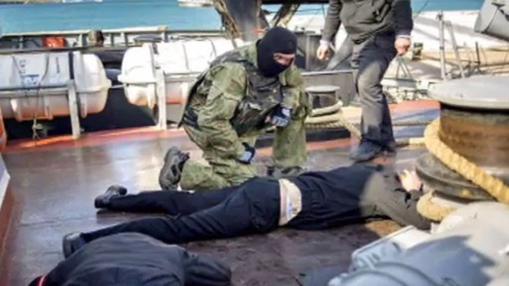 Tropas prorrusas siguen tomando instalaciones militares ucranianas en Crimea