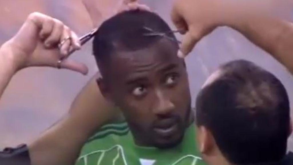 No a peinados extravagantes en campos de fútbol saudíes