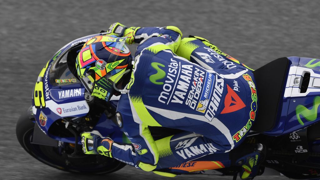 Valentino Rossi se exhibe para ganar en MotoGP y seguir siendo el rey de Jerez