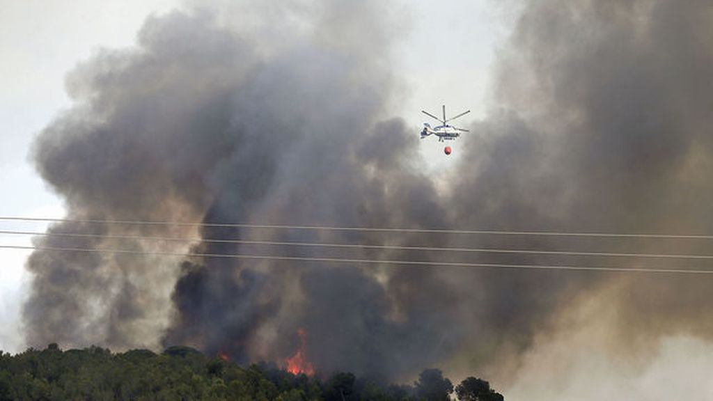 El fuego asola 1.200 hectáreas en Carcaixent
