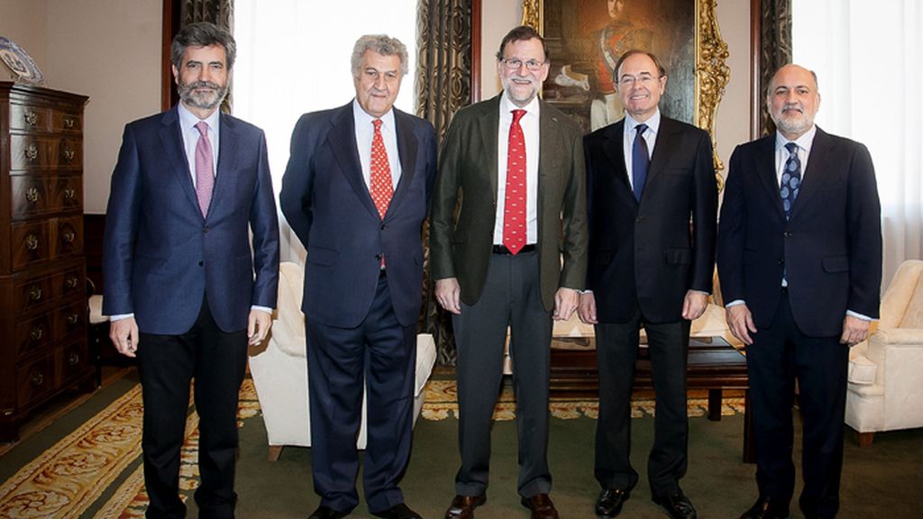 Rajoy  almuerza con los representantes de las más altas instituciones del Estado