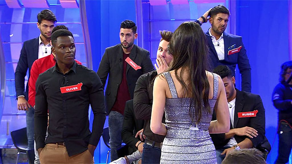 Sofía se pone seria y echa a ¡tres pretendientes a la vez!