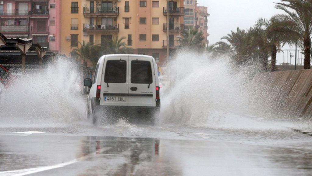 Una tromba de agua causa graves destrozos en Huelva