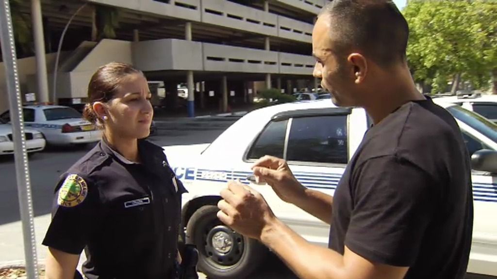 Triana, policía en Miami: "A veces se necesita más ayuda siendo una mujer policía"