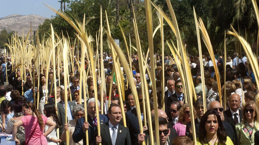 Multitudinaria procesión de Domingo de Ramos en Elche