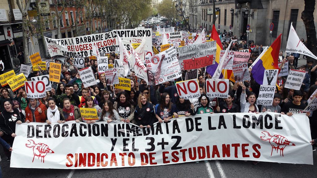 Los estudiantes se manifiestan en toda España contra la LOMCE y el decreto 3+2