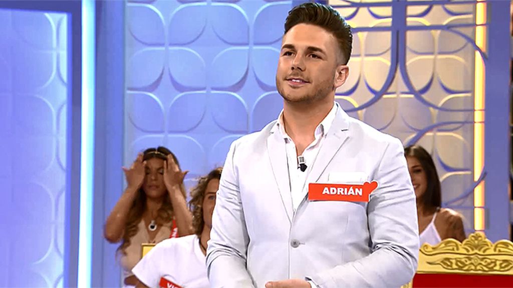 Olaya no se corta un pelo con Adrián: “¿Por qué te has puesto un pañal?”