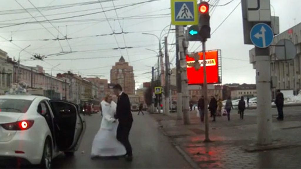 La boda más corta del mundo: Los novios pelean en el medio de la calle