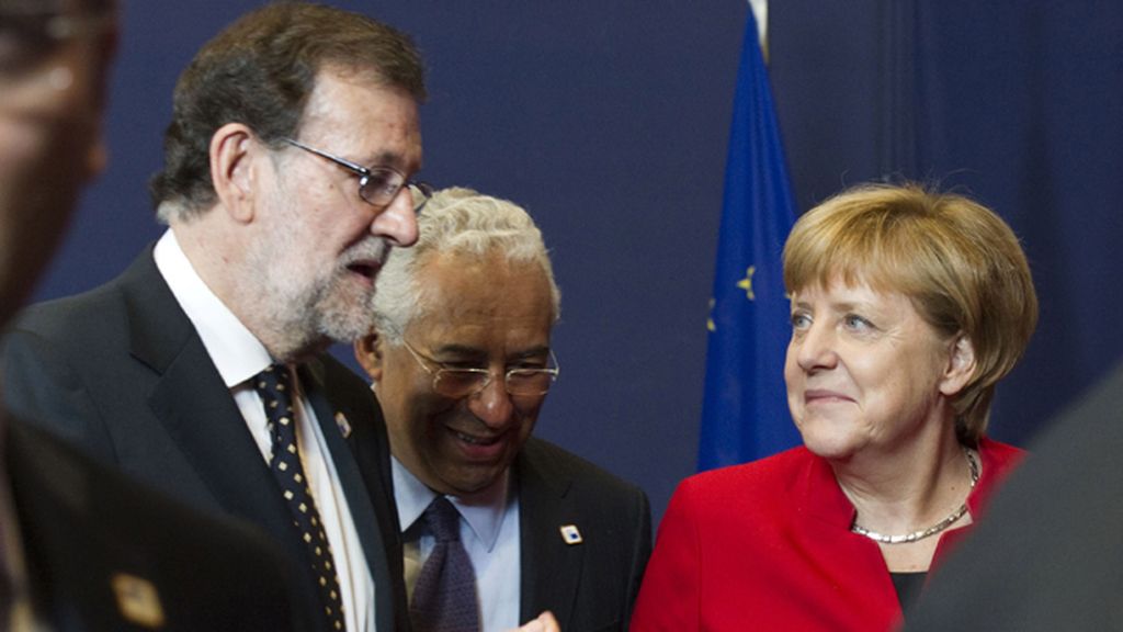 Rajoy y Merkel comparten confesiones al inicio del Consejo Europeo