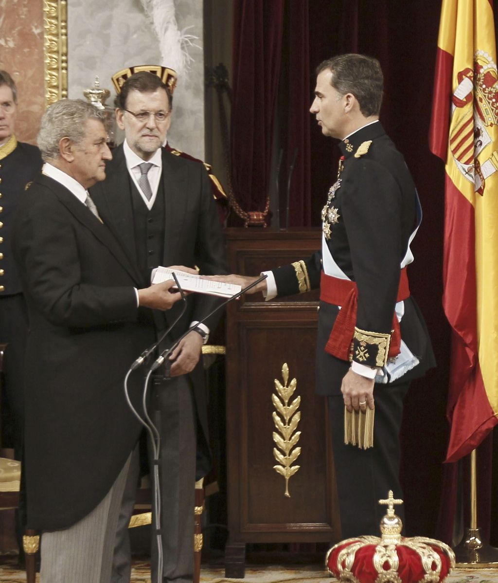 Felipe VI jura fidelidad a la Constitución