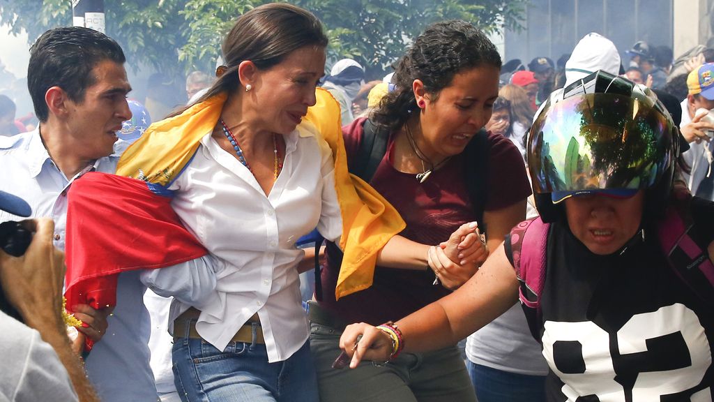 La manifestación en apoyo a María Corina Machado torna en batalla campal en Caracas