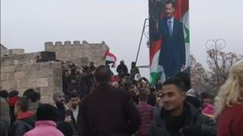 Cientos de manifestantes muestran su apoyo a Bashar al-Assad en Alepo