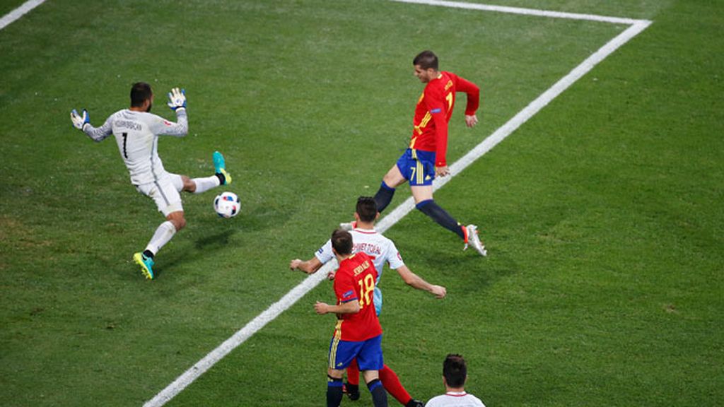 ¡Morata hace el tercero para España! Gran jugada de toque de la Roja