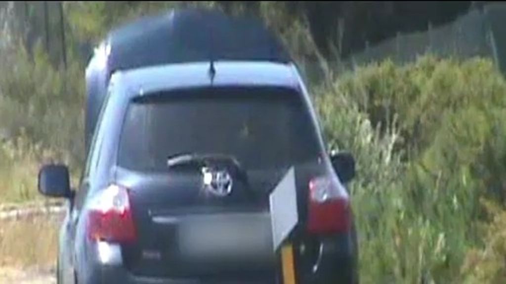 La Guardia Civil denuncia un radar móvil colocado en el capó de un coche