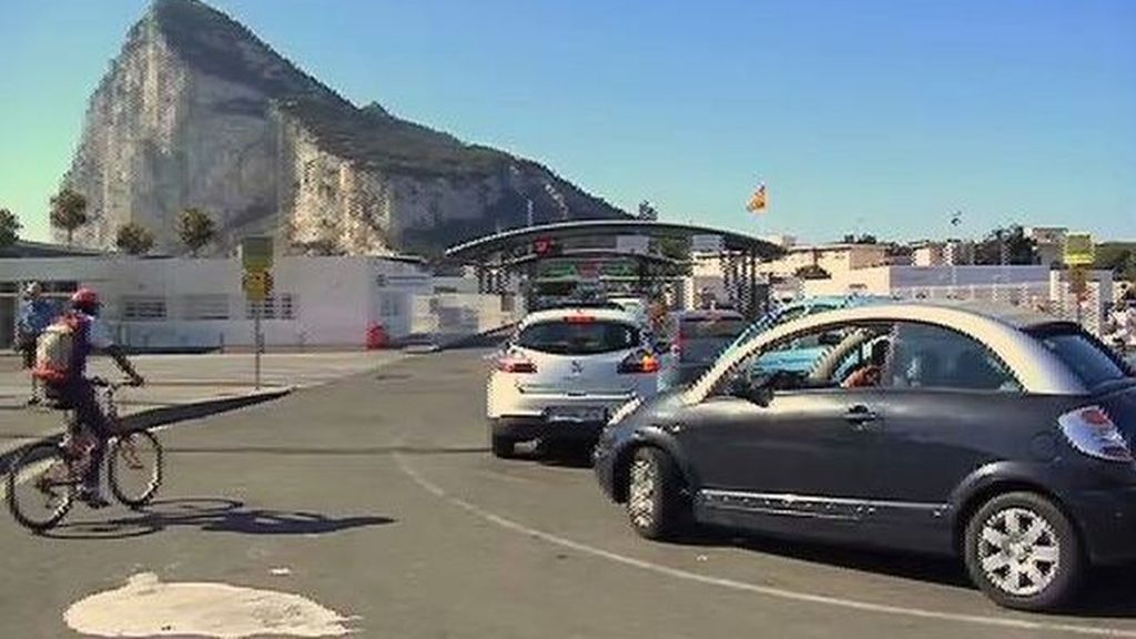 Timadores en la frontera con Gibraltar