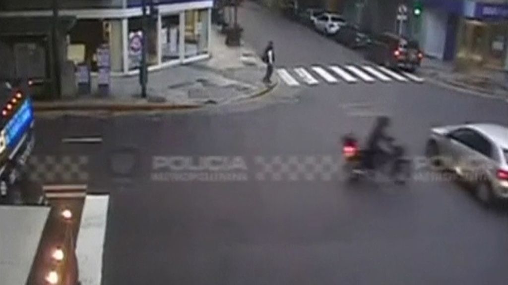 Espectacular accidente de tráfico en Buenos Aires con final feliz