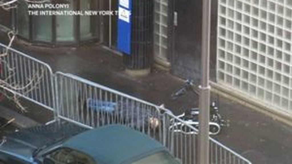 Abatido un hombre en París que entró armado en una comisaría al grito de “Alá es grande”