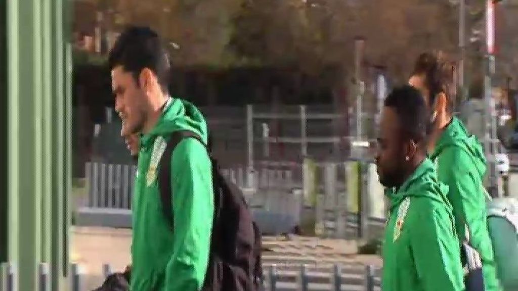 Los jugadores del Betis, insultados por su afición