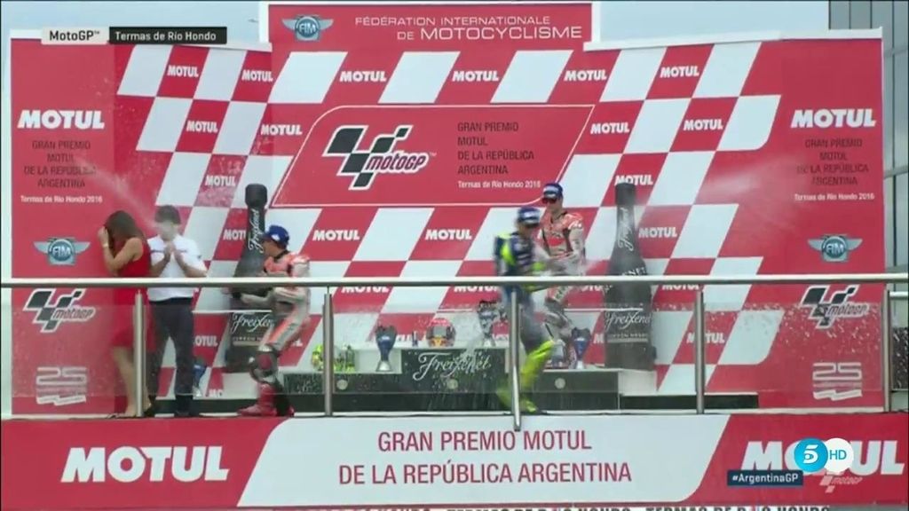 Marc Márquez y Valentino Rossi se ignoran y ni se miran en el podio del GP de Argentina