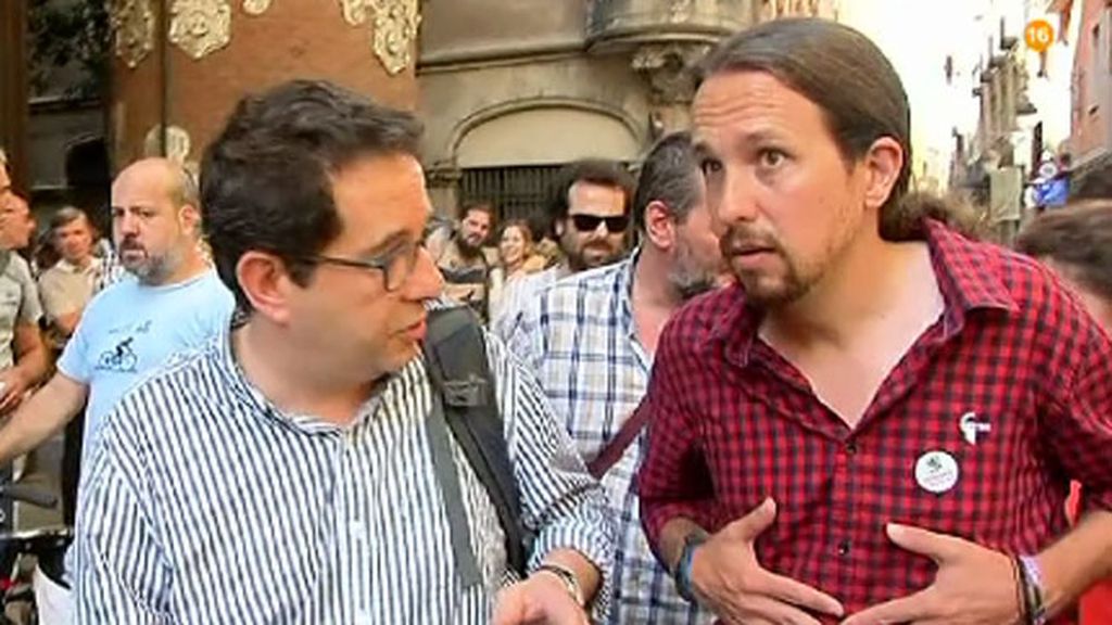 Pablo Iglesias, el líder de Podemos, visita el plató de 'Un tiempo nuevo'