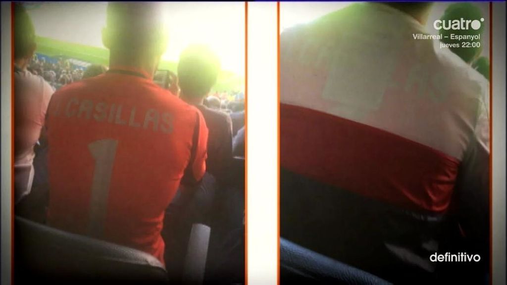 Un hincha del Madrid ‘obliga’ a otro a taparse una camiseta de Casillas en el Bernabéu