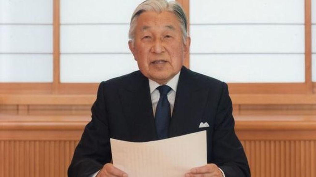 El emperador de Japón quiere jubilarse...pero la Constitución no se lo permite