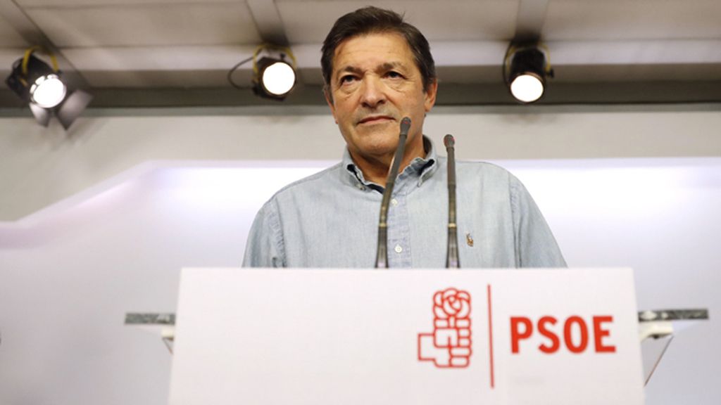 La gestora del PSOE mantiene a Margarita Robles pero releva a Sumelzo