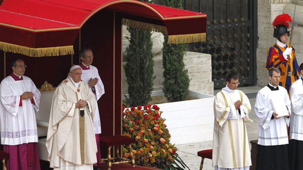 La ceremonia de los cuatro Papas