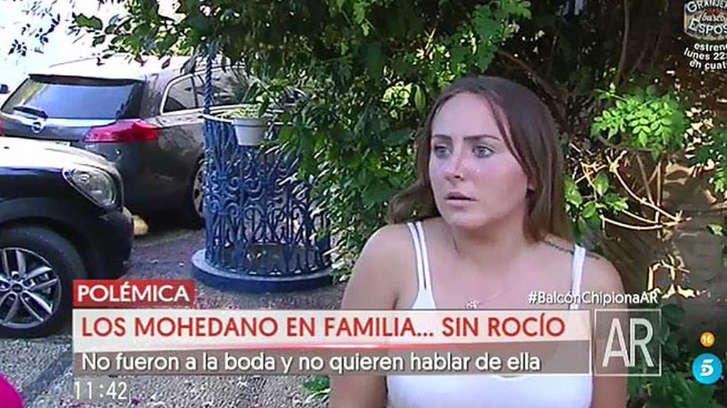 Rocío Flores, arropada por los Mohedano, se niega a hablar de la boda de su madre