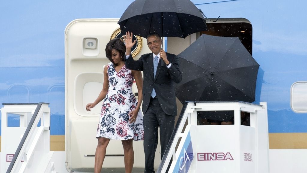 El presidente Barack Obama llega a Cuba