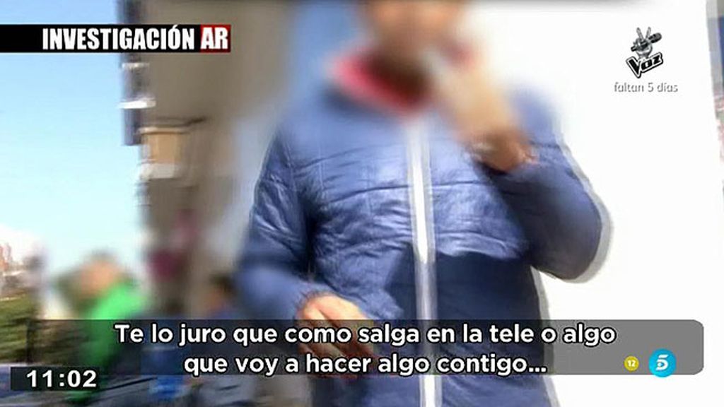 El equipo de 'AR', amenazado por vendedores de un mercado ilegal en Sevilla