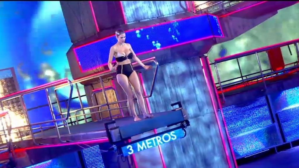 Miriam Sánchez: caída adelante desde plataforma de 3 metros
