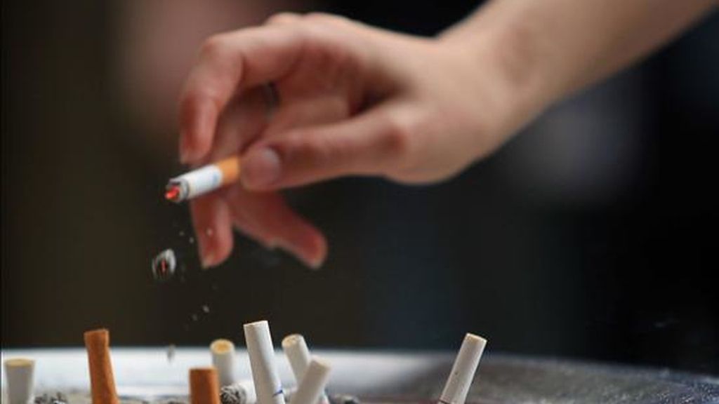 Desciende el número de fumadores en España